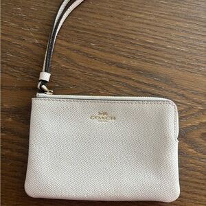 coach beige/white wristlet